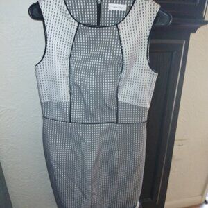 Calvin Klein Flattering Dress in Gray, White and black Geometric Print size 6